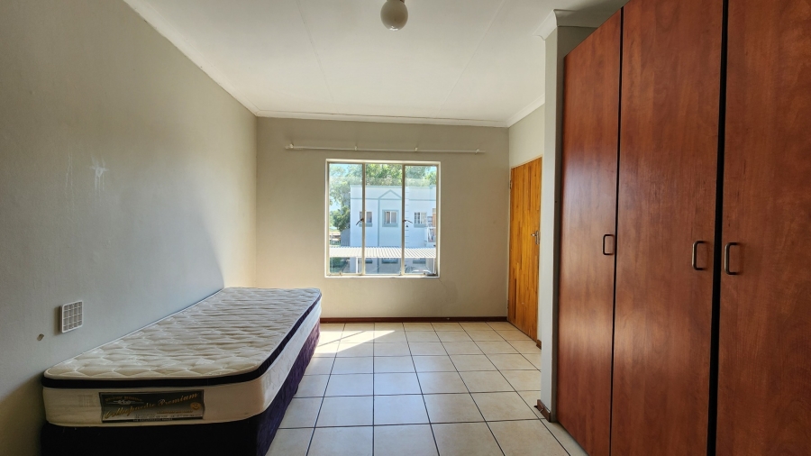 To Let 2 Bedroom Property for Rent in Kannoniers Park North West